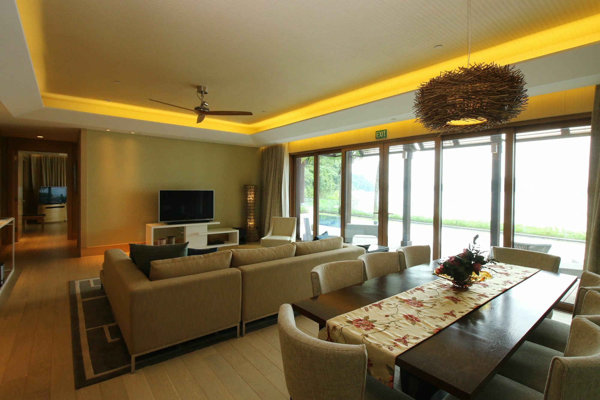 Resorts World Sentosa - Equarius Villas Сингапур Екстериор снимка